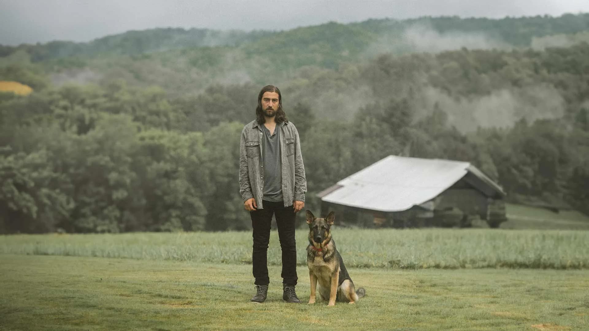 Noah Kahan dévoile ses combats intérieurs dans le documentaire Netflix « Out of Body »
