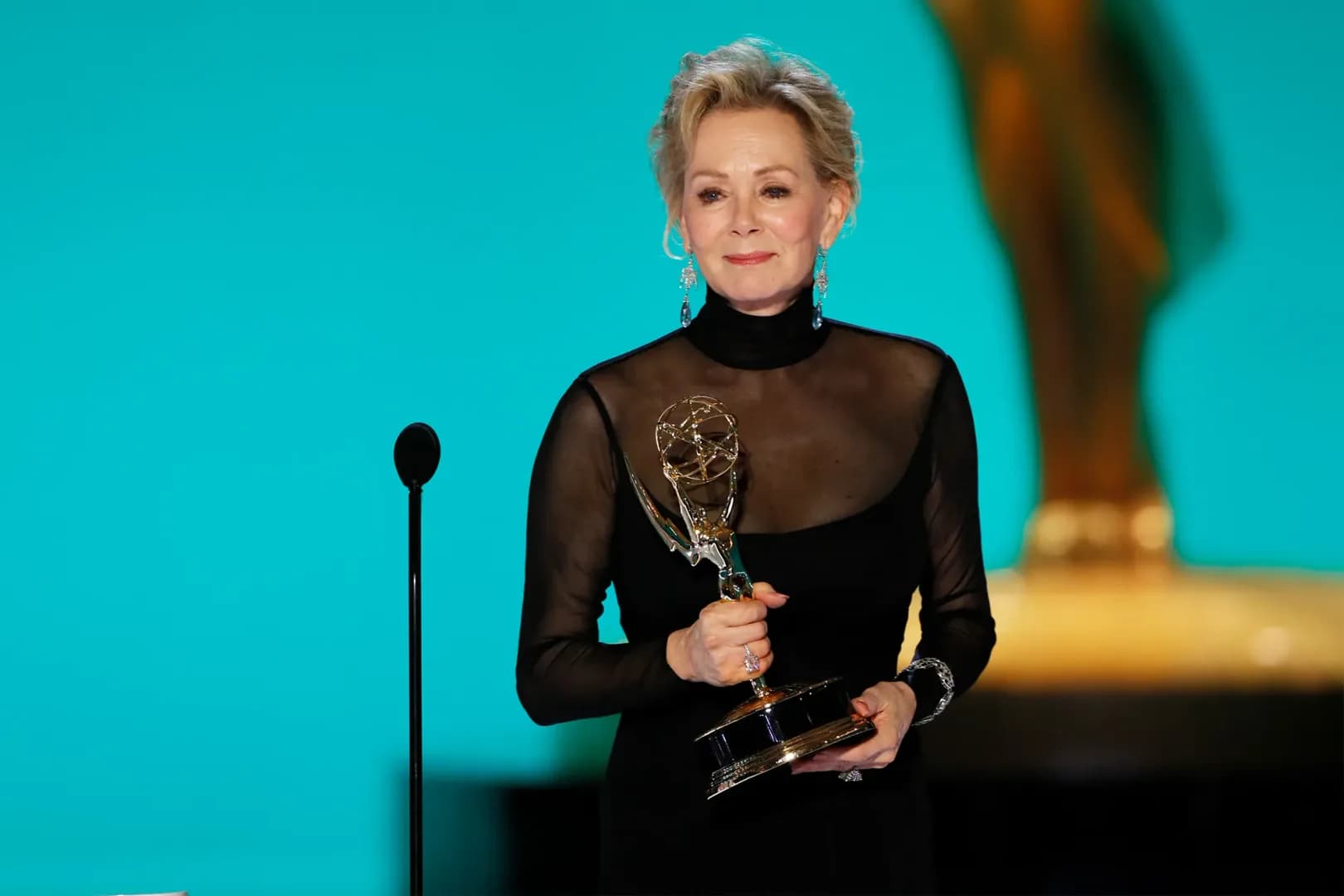 Jean Smart et Christopher Briney : une romance inattendue qui fait sensation dans Hacks