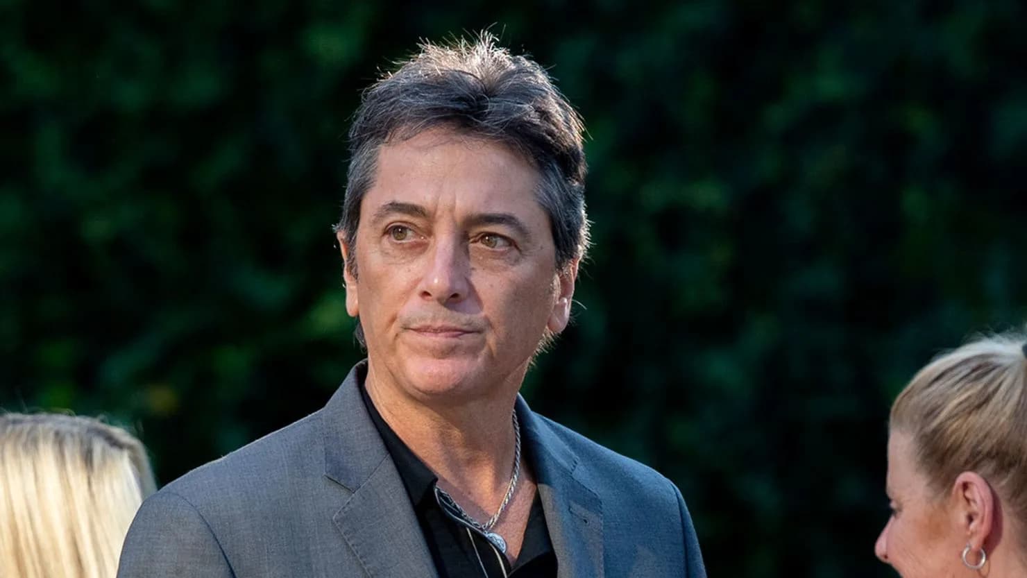 Scott Baio dément fermement les accusations de Nicole Eggert et espère qu’elle "souffre"