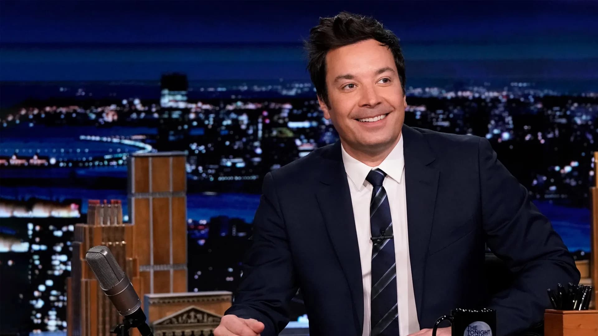 Jimmy Fallon et Nicola Coughlan en duo explosif sur SNL UK : un rap déjanté qui fait sensation