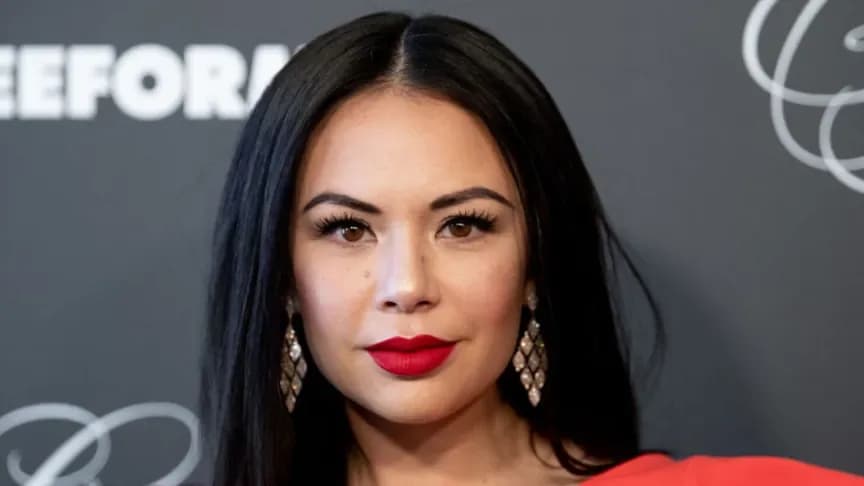 Janel Parrish et Sasha Farber main dans la main : la romance enfin dévoilée à Los Angeles