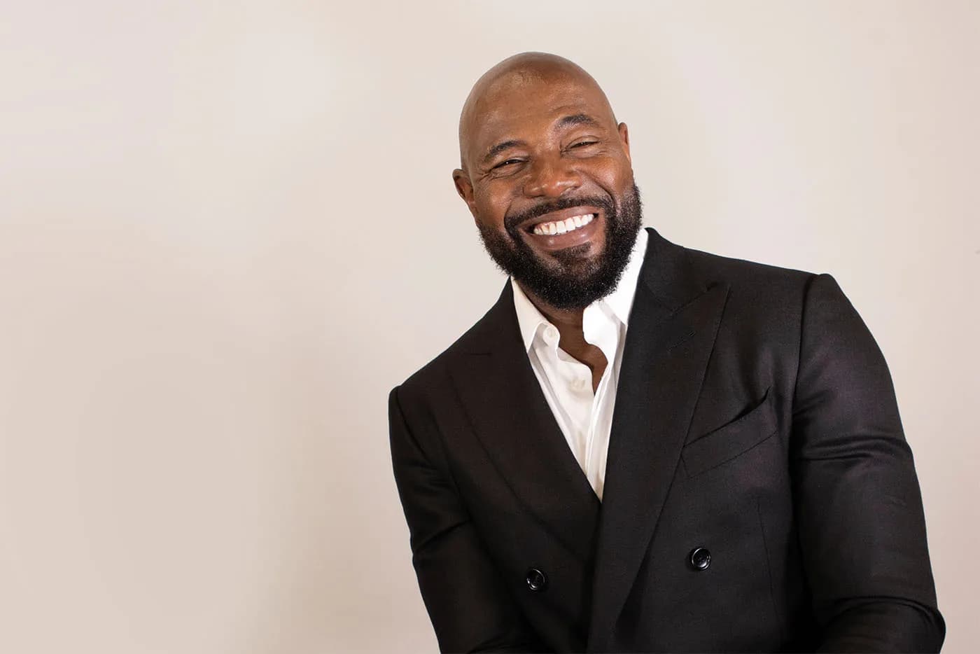 Antoine Fuqua révèle ses secrets sur le biopic explosif de Michael Jackson